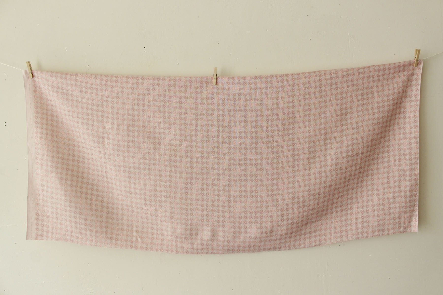 LINNETリネンプリント <br/>
            ルールー・イングリッシュローズ